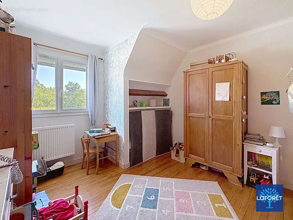 Bedrooms - 5-Piece House with Garden in Caen