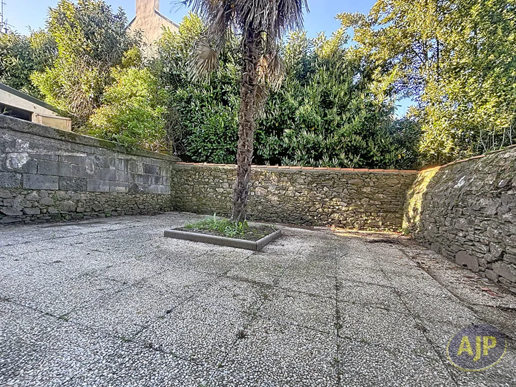 Aed - Meubled Flat with Terrace in La Roche-sur-Yon