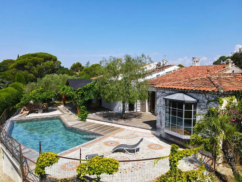 Vista aerea - Unique Villa with Pool in Valescure