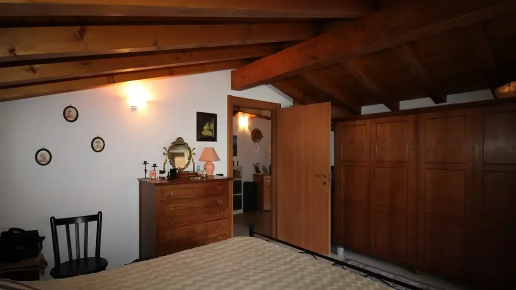 Chambres - Two-Level Apartment with Terraces in Alta Valle Intelvi