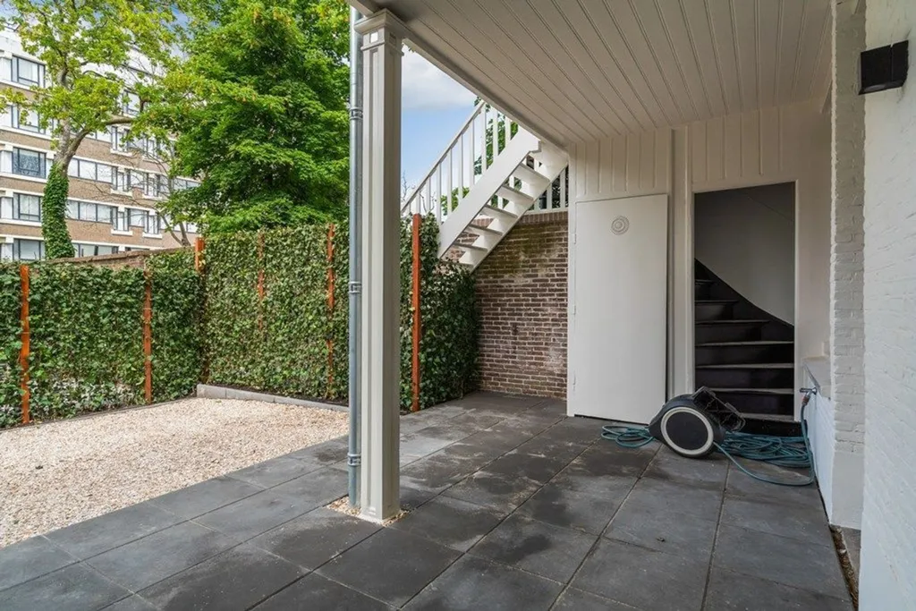 Terrasse - Renovated Apartment with Garden in The Hague