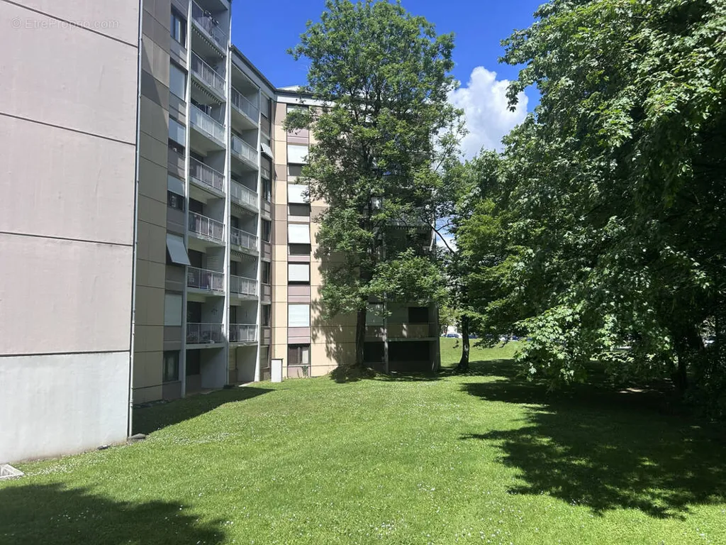 Jardin - Appartement Traversant avec Balcons à Seynod
