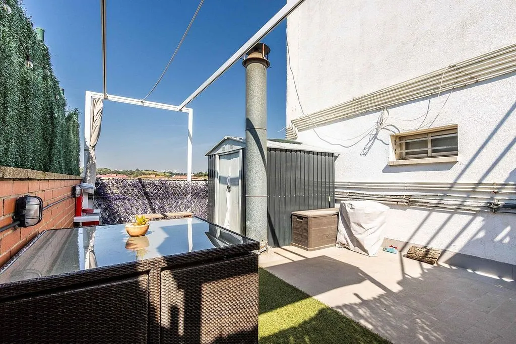 Reformed Apartment with Terrace in Polinyà
