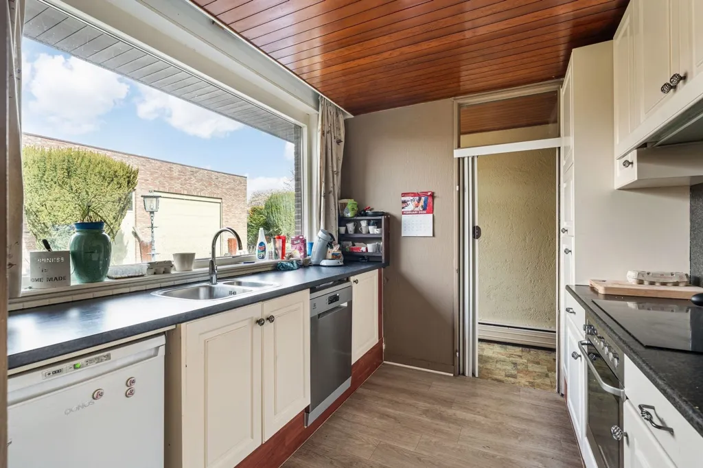 Cuisine - Bungalow avec Magasin sur un Grand Terrain à Bruxelles