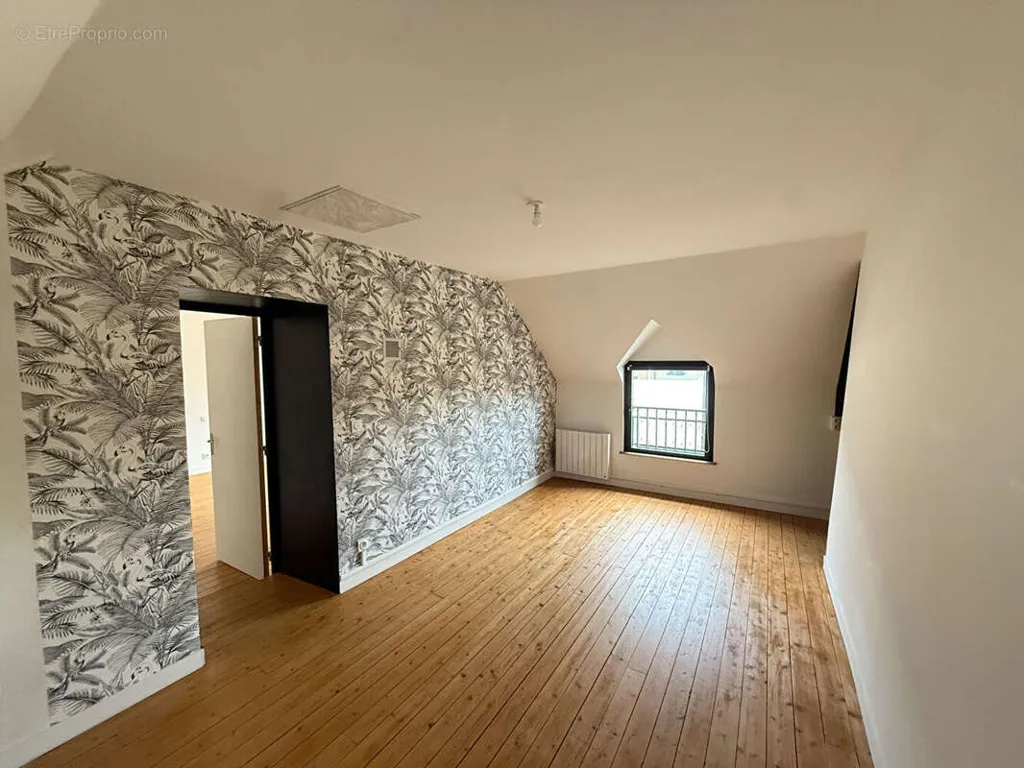 Rooms - Renovated House with Garden in Tinténiac