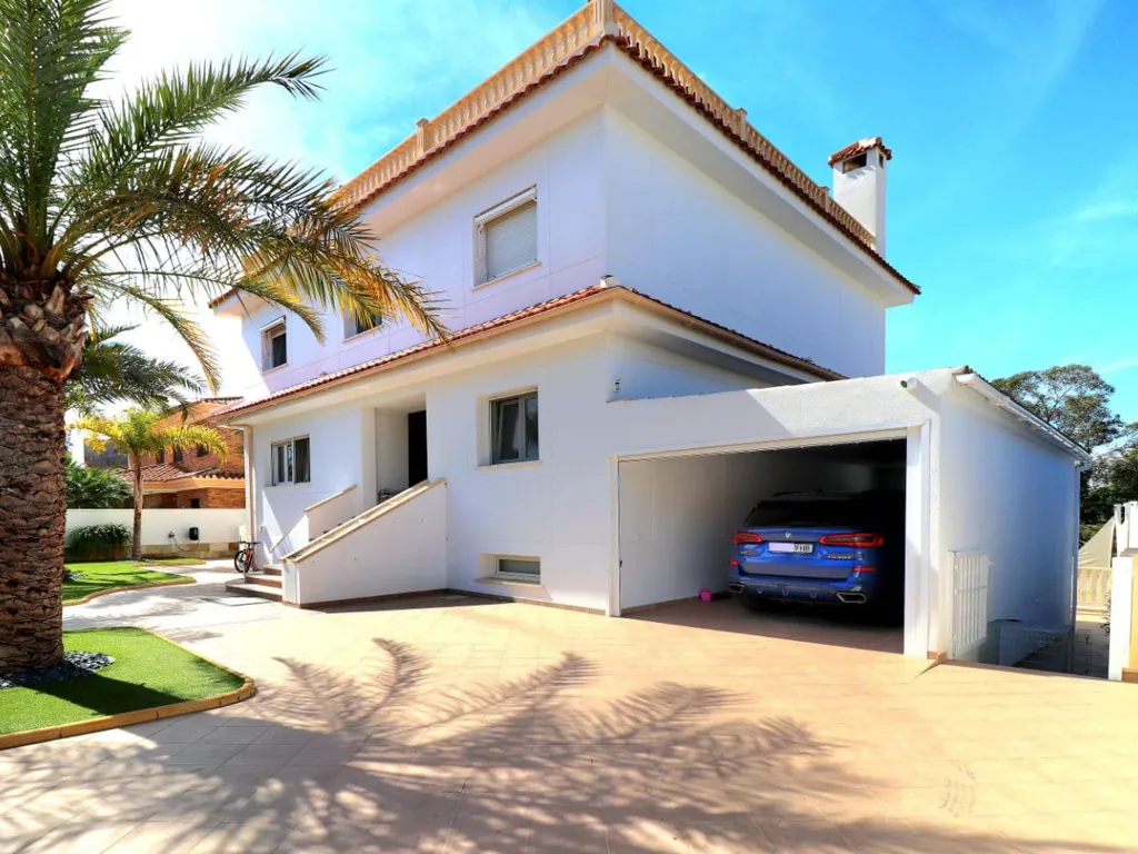 Exterior - Luxury Villa with Pool in Playas de Orihuela