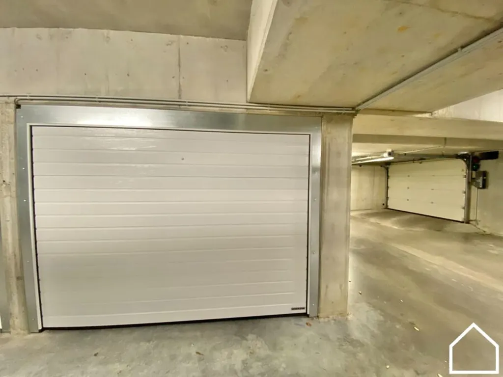 Garage - Appartement Luxe avec Grand Terrasse à Ieper
