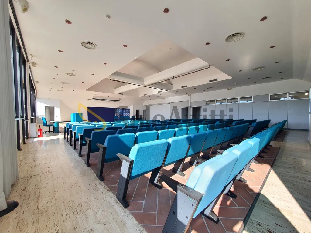 Toad - Open Space Office with Parking in Catanzaro Lido