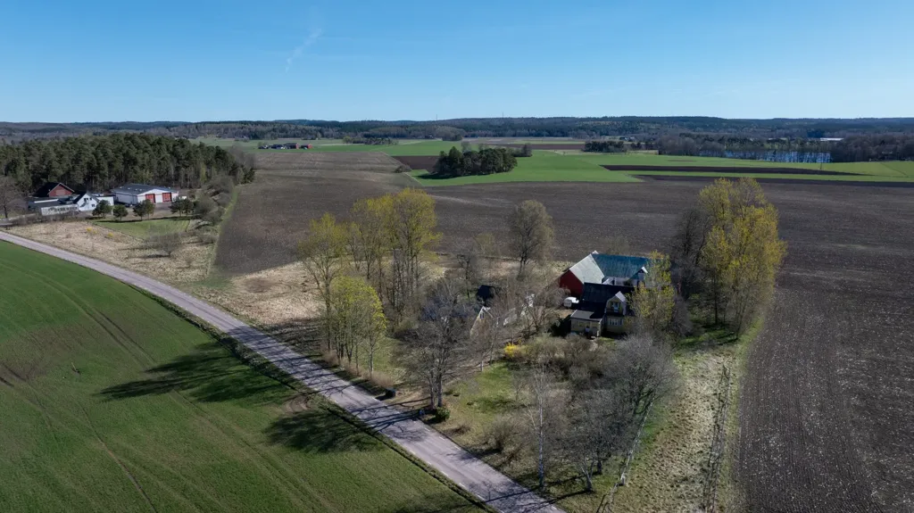 Õhuvaade - Divided Farm with Development Potential in Göstorp