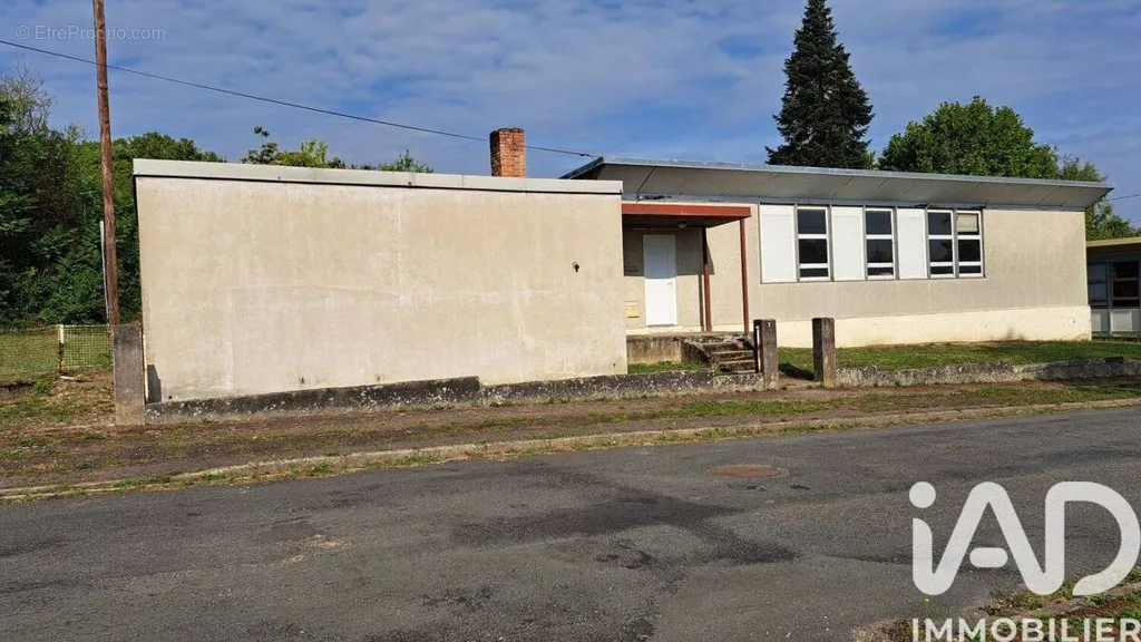 Välivaade - Commercial Space with Parking in Montceau-Les-Mines