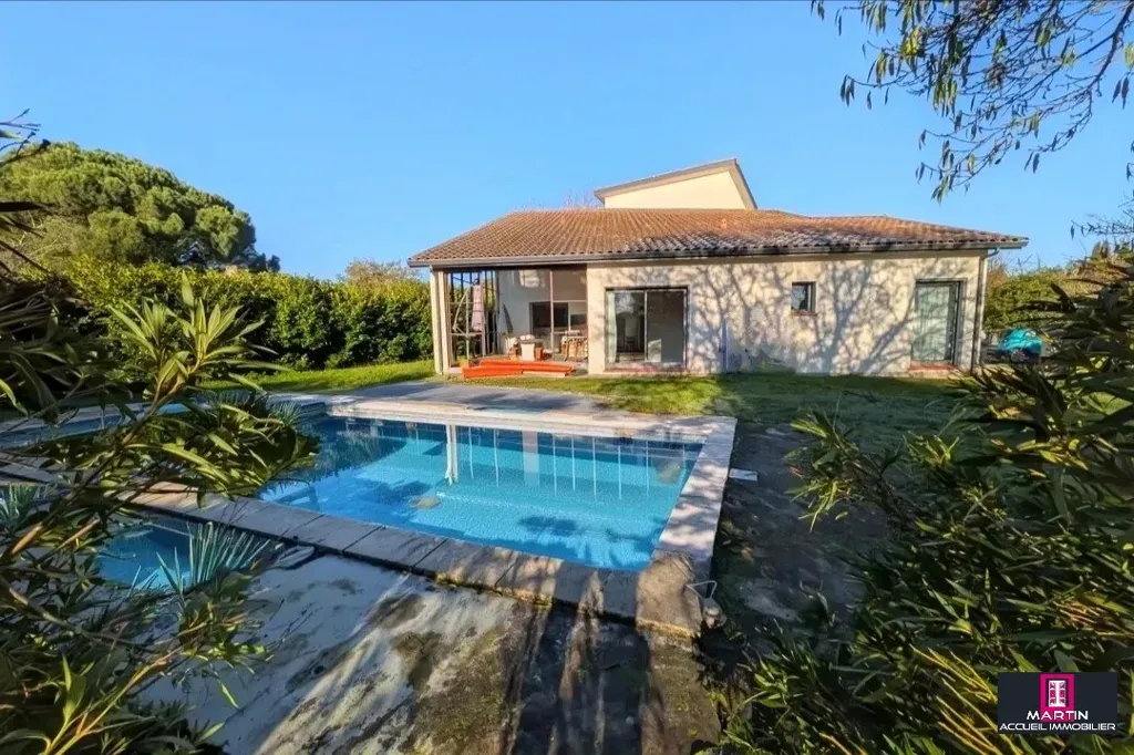 Bassein - Architect Villa with Pool in Central Location