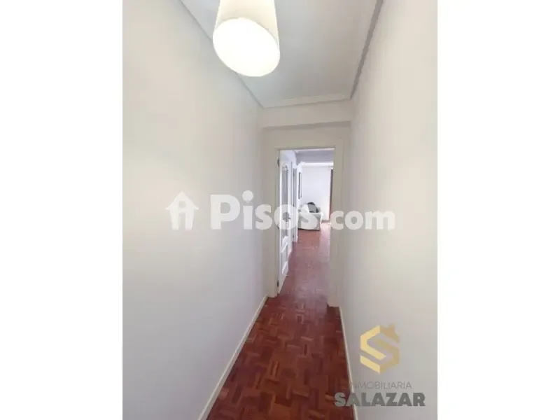 Esik - Student Flat with Balcony in Bilbao