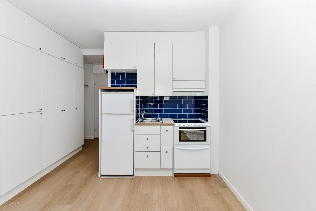 Cuisine - One-Bedroom Flat with Large Window in Tapiola