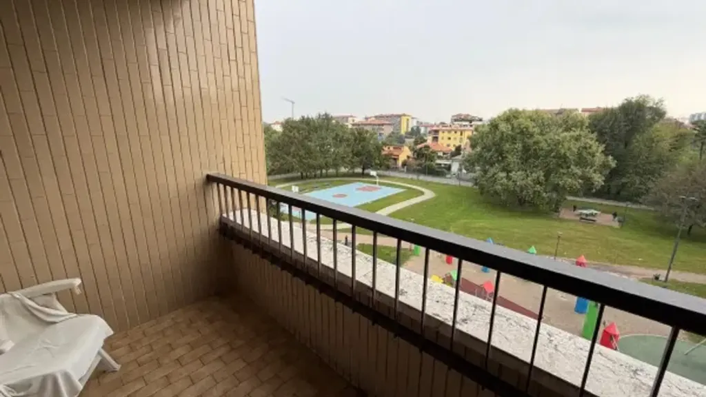 Rõdu - Nuda Proprietà Apartment with Balconies in Milan