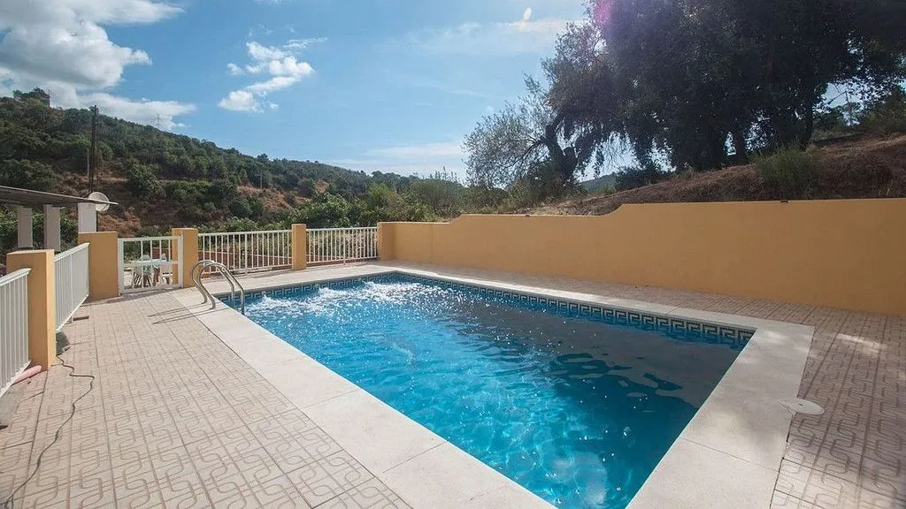 Bassein - Rural House with Pool in Estepona
