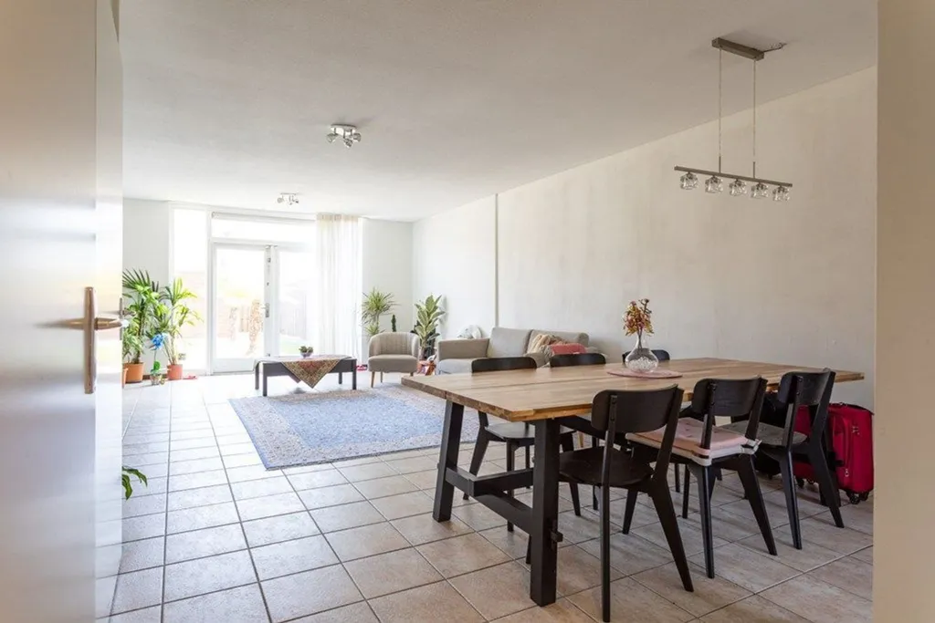 Salle à manger - Three-Bedroom Tussenwoning with Garden in Rijswijk