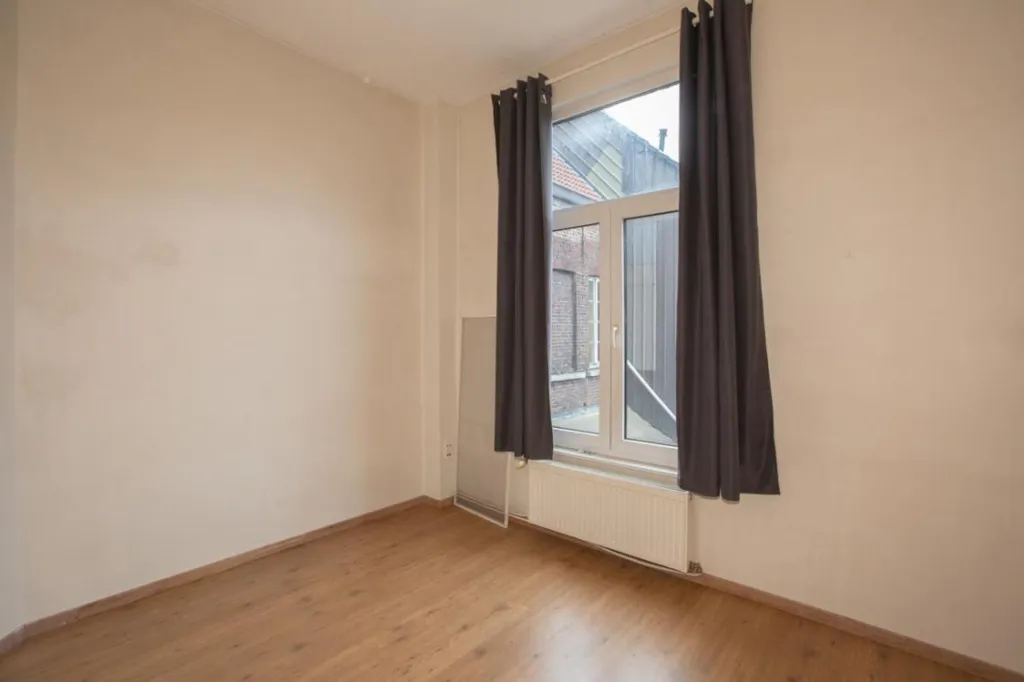 Pièces - Appartement de 2 Façades avec Visite Virtuelle à Proximité de la Gare