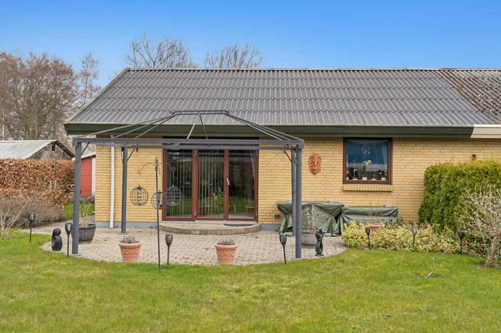 Aed - Well-Maintained End-Terrace House in Fårevejle