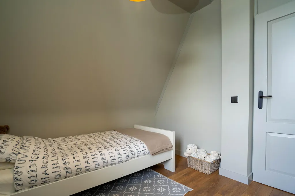 Magamistoad - Linked Semi-detached House with Serre in Helmond