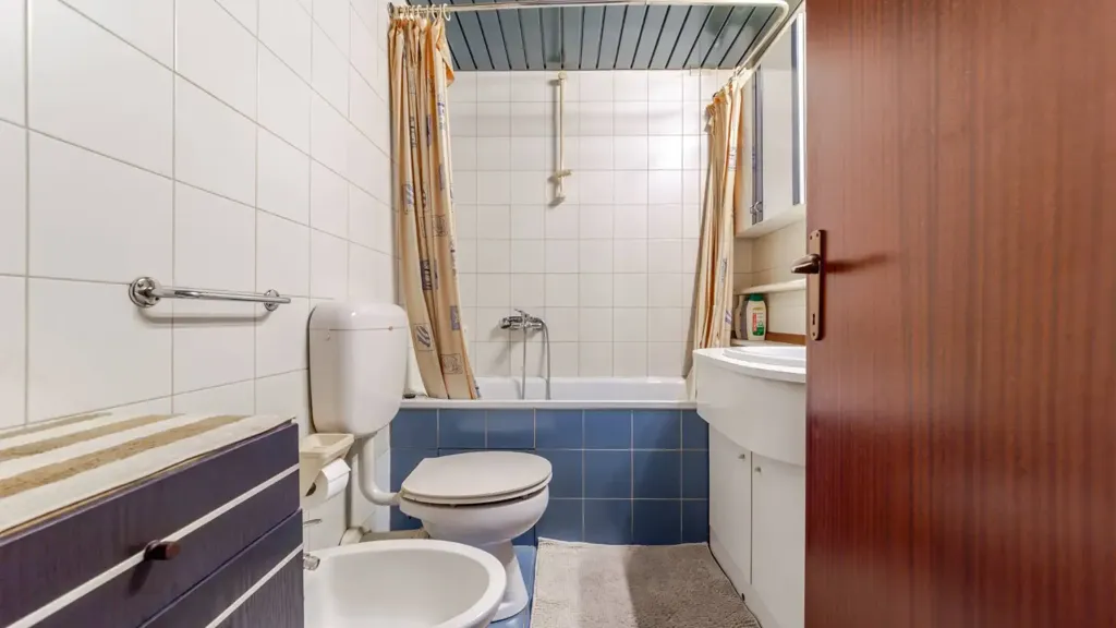 Salles de bain - 4-Bedroom Apartment with Terrazzo in Milan