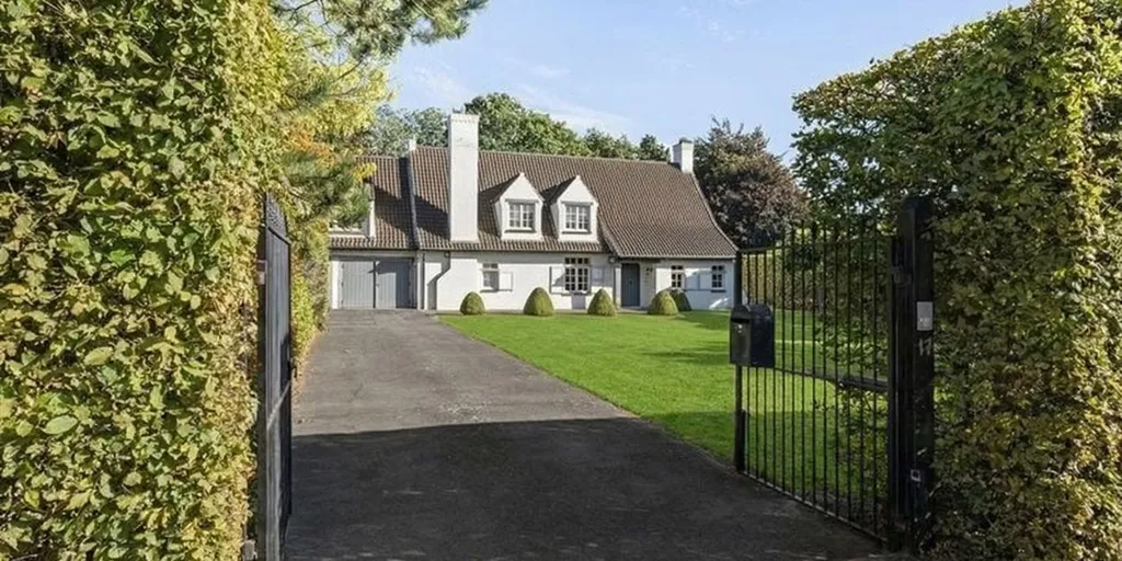 Aed - Villa with Impressive Driveway in Bavikhove