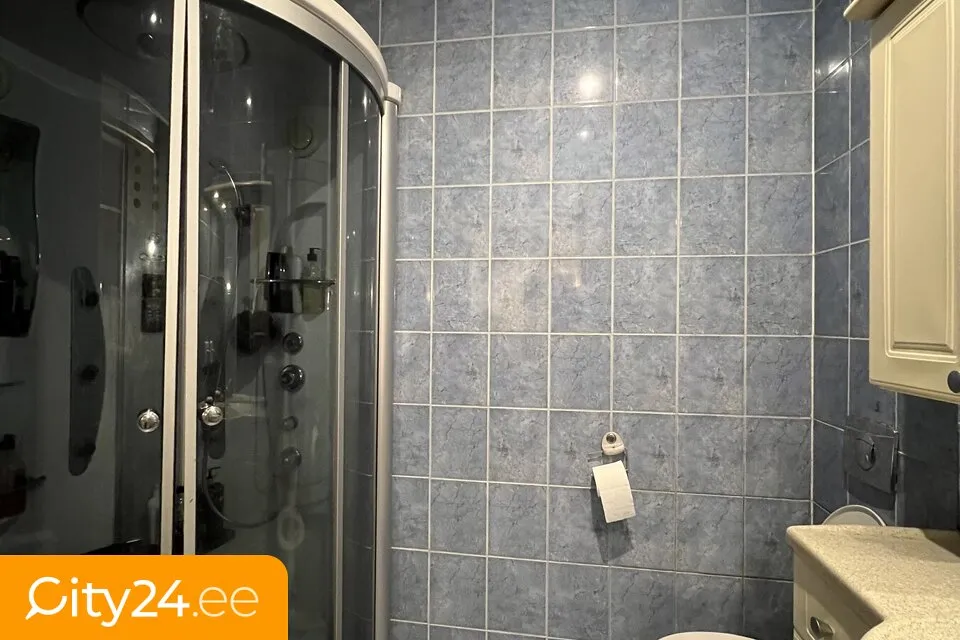 Salles de bain - Top Floor Apartment in Wooden House, Narva