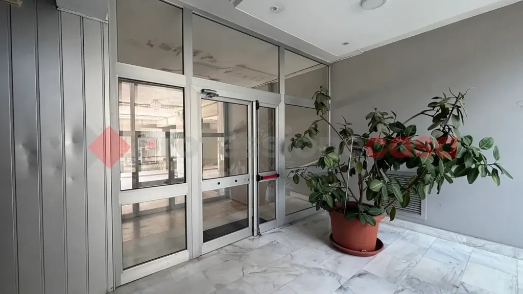 Esik - Panoramic Apartment with Balcony in Taranto