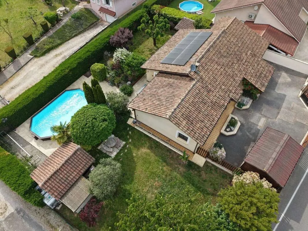Vue aérienne - Maison de Plain Pieds avec Piscine à St Marcellin