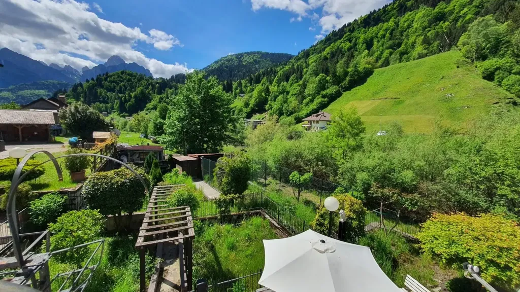 Giardino - Villa with Private Garden in Paularo