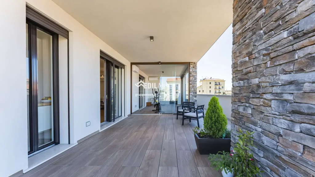 Rõdu - Luxury Penthouse with Loggia in Modena