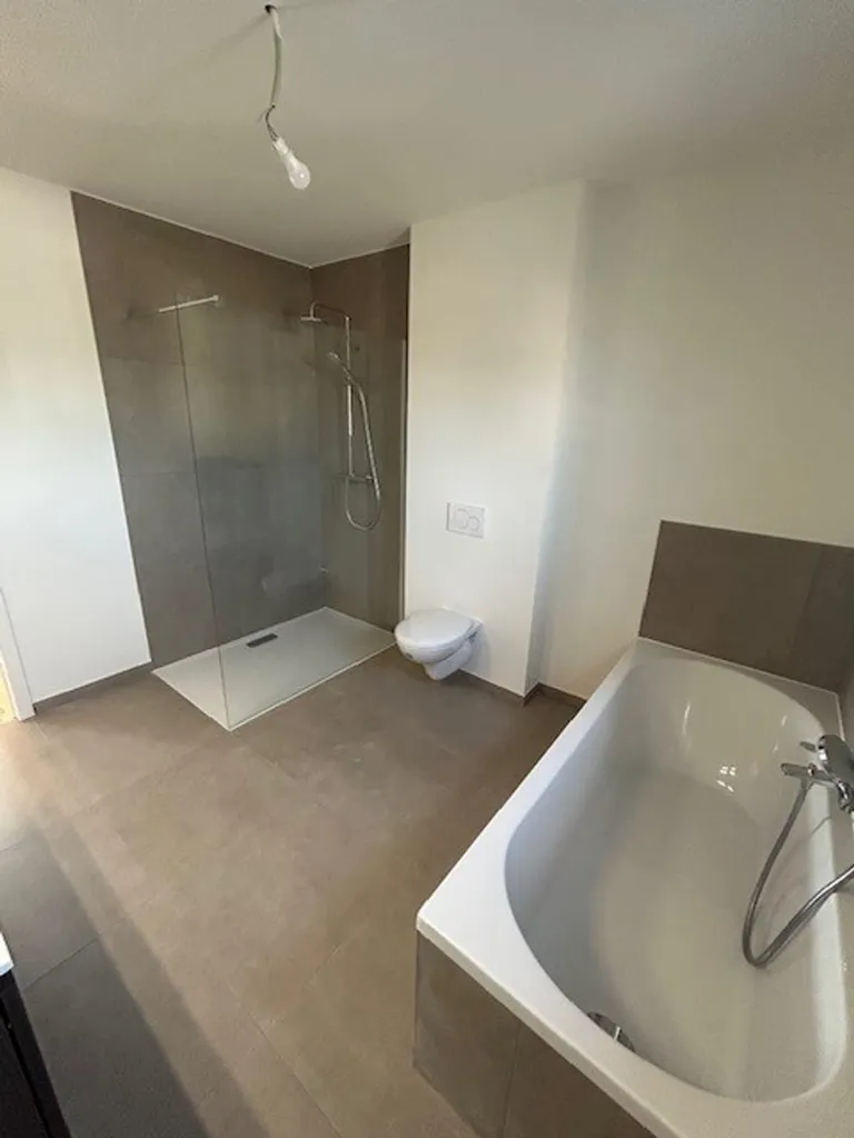 Salles de bain - Appartement Moderne avec Technologie Énergétique à Serskamp