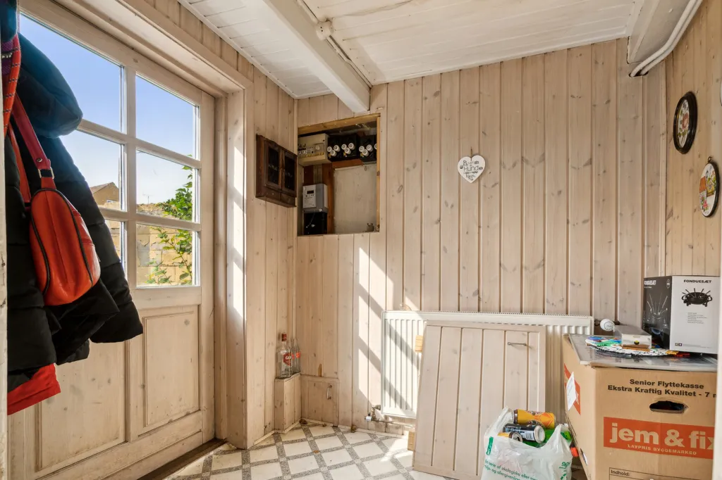 Utility Room - Charming Villa with Central Location in Aakirkeby