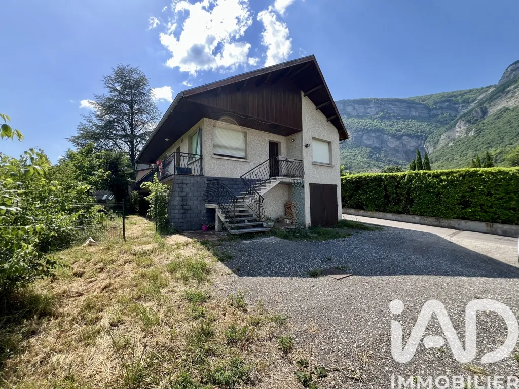 Extérieur - Maison Traditionnelle au Calme avec Vue Montagne à Bernin