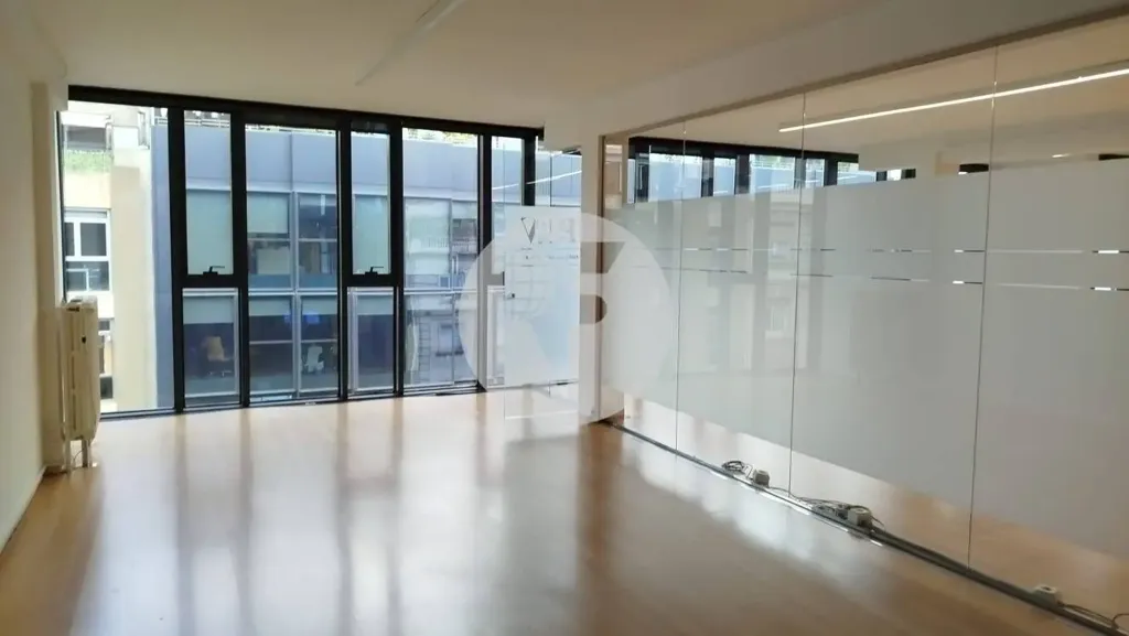 Office - Office with Diagonal View in Gràcia
