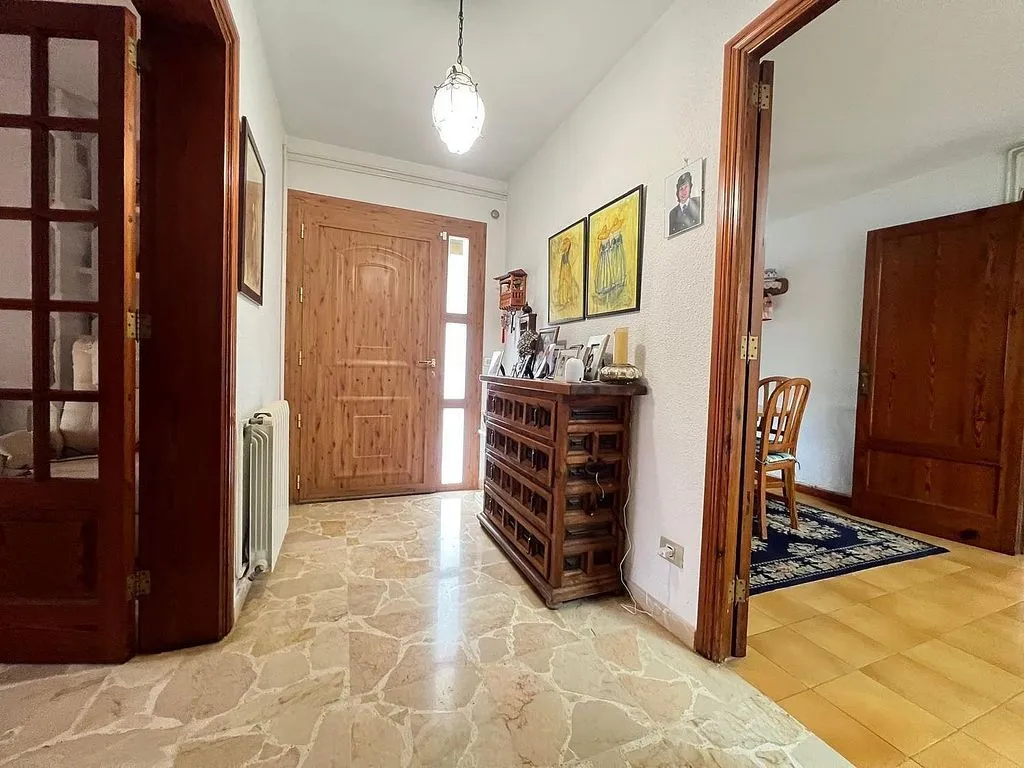 Esik - Rustic House with Pool in Reis Catòlics