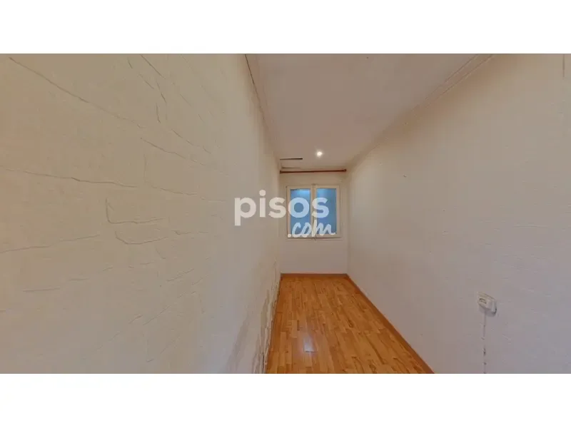 Stanze - Three-Bedroom Flat in Ripollet Centre