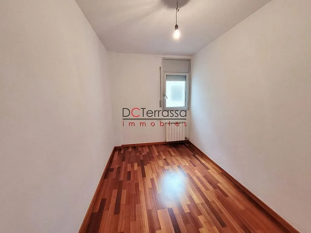 Rooms - Apartment with Balcony in Vallparadís, Terrassa