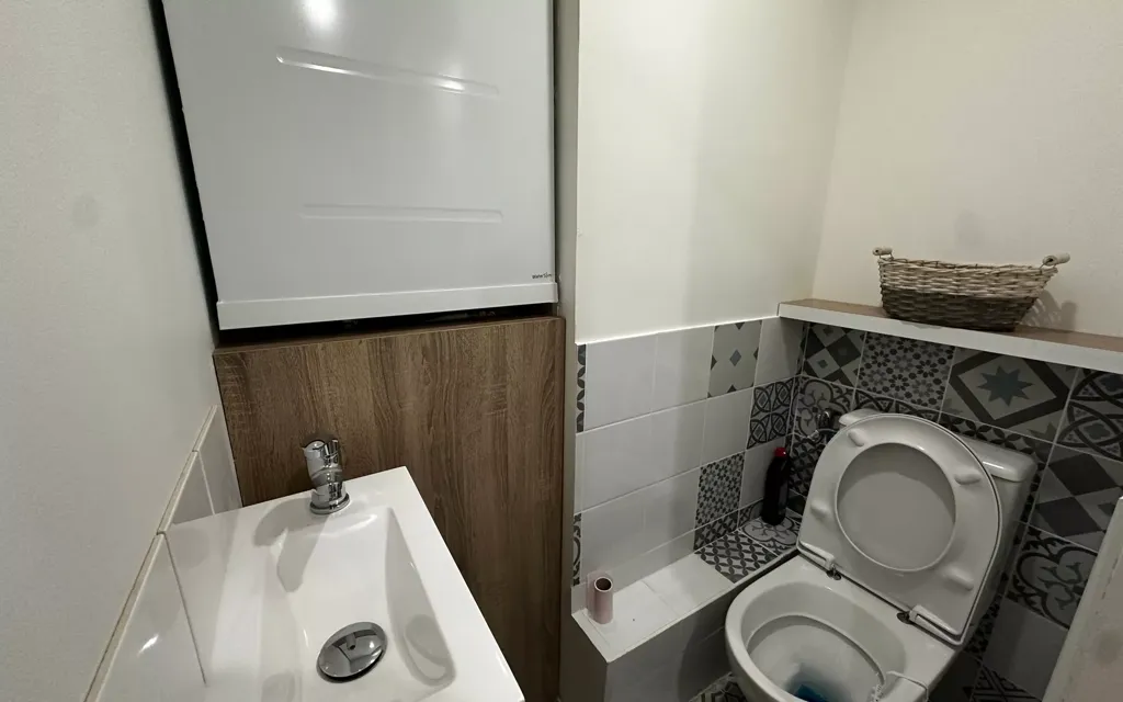 Salles de bain - Studio Rénové avec Cuisine Équipée à Triel-sur-Seine