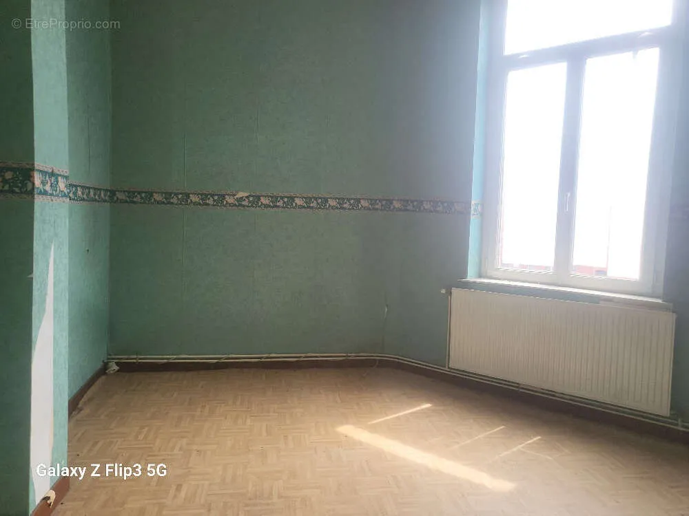 Rooms - Renovable Building with Commercial Space in Roubaix