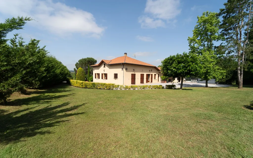 Aed - House with Pool and Garden in Buanes