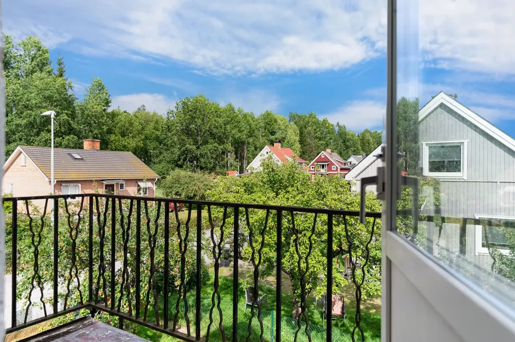 Balcon - Villa with Solar Panels in Högsjö