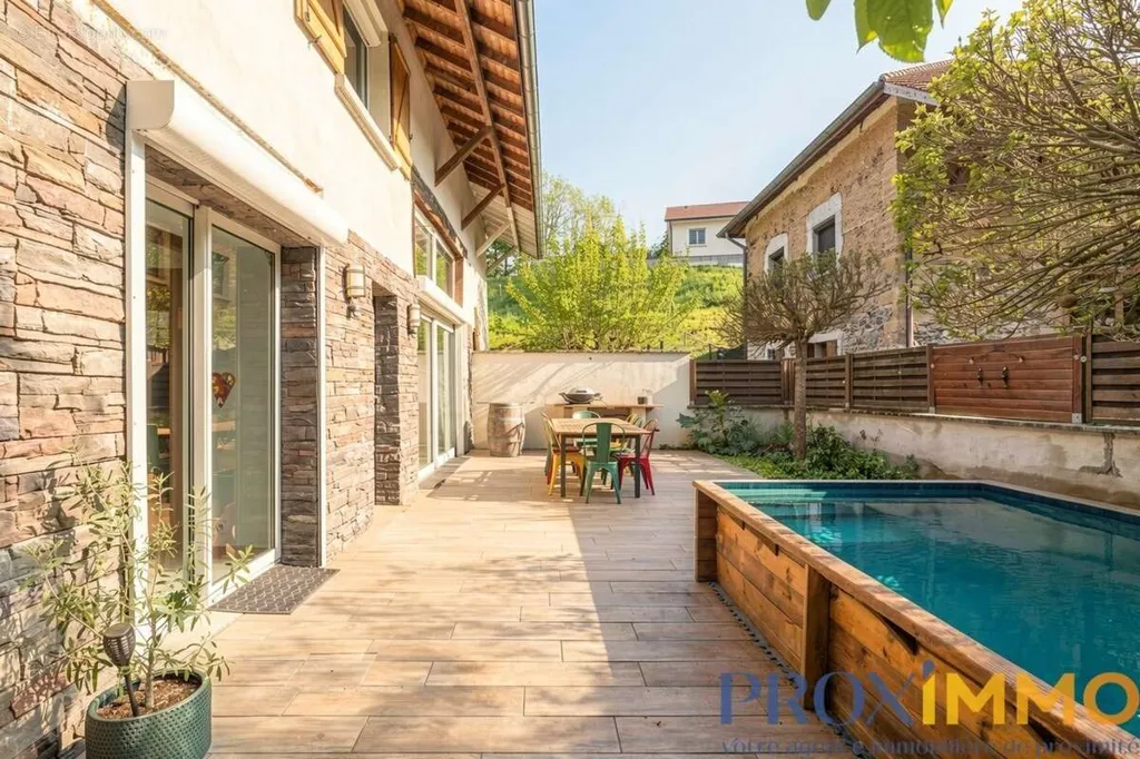 Piscine - Maison 4 pièces à Saint-Cassien