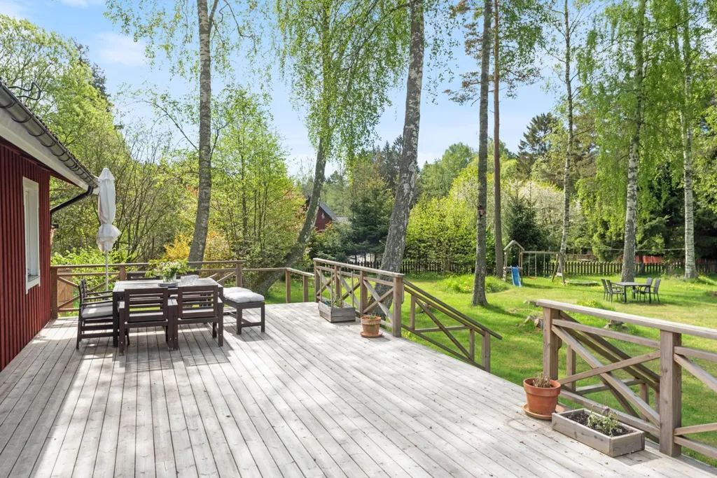 Terrazza - Well-Maintained Cottage with Garden in Runmarö