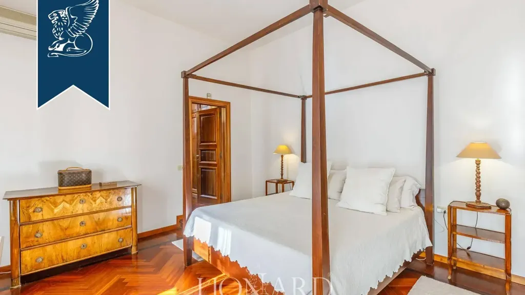 Bedrooms - Historic Attico with Decorated Facade in Florence