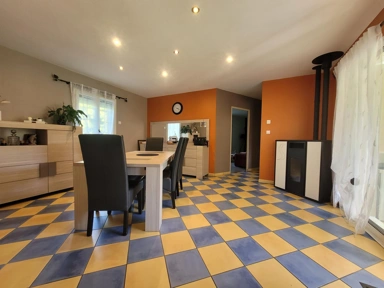 Sala da pranzo - Detached House with Garden View in Ayron