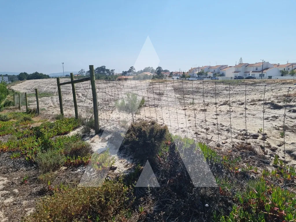 Aed - Construction Plot with 10 Apartments in Nazaré