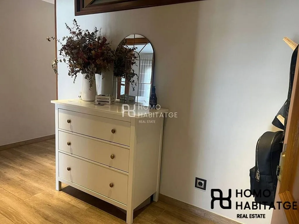 Esik - Modern Flat with Balcony in Egara, Terrassa