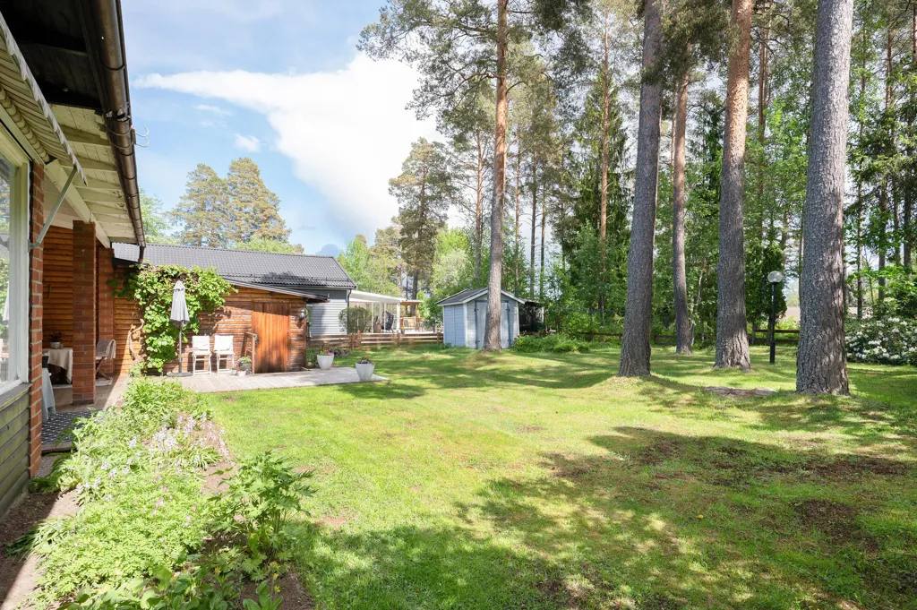 Jardin - Charismatic Bungalow with Basement in Fridhem