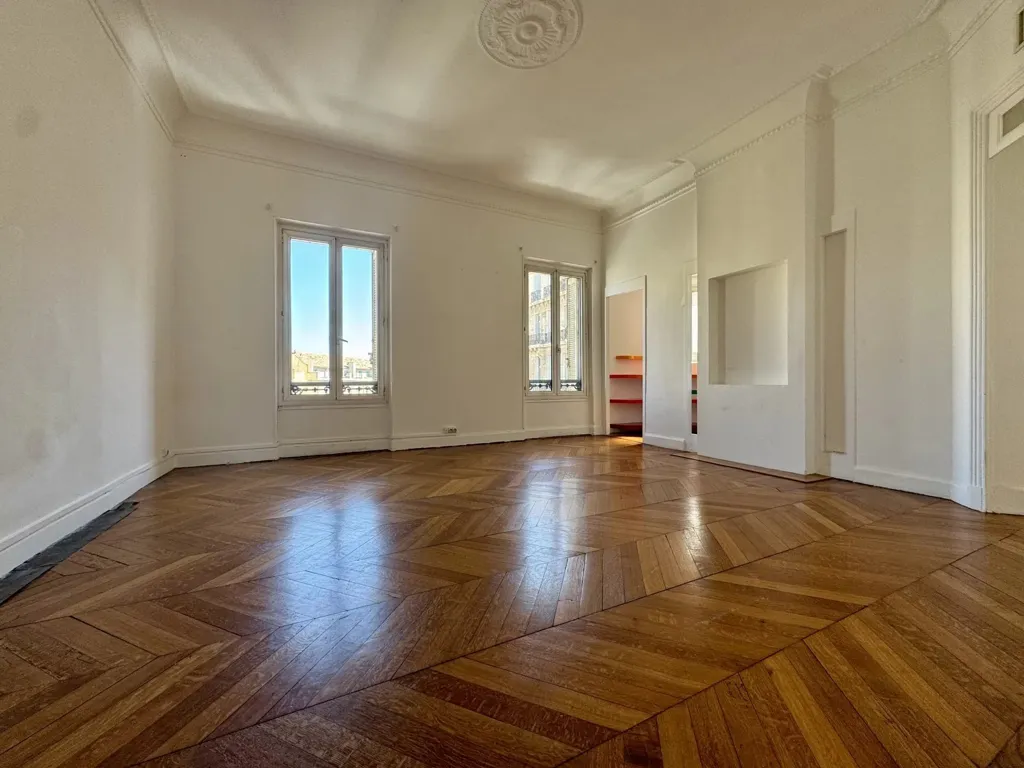 Séjour - Appartement T4 Lumineux au 6ème Arrondissement de Marseille