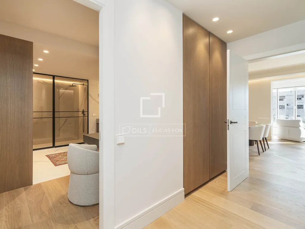 Entrée - Renovated Apartment with City Views in Eixample